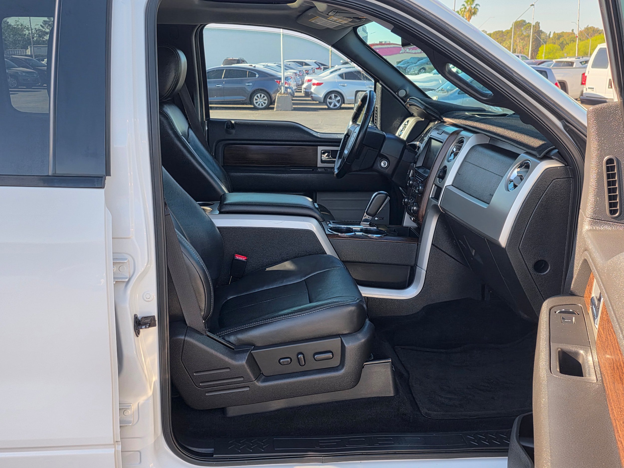 Used 2013 Ford F150 Lariat w/ Lariat Chrome Pkg AWD/4WD image 27