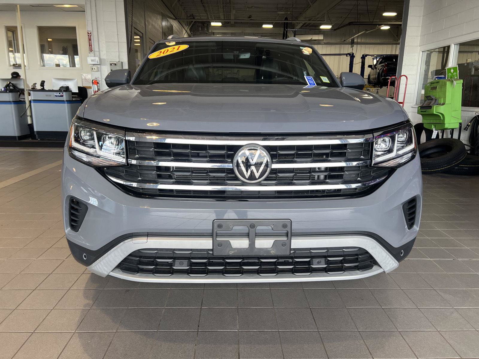 Used 2021 Volkswagen Atlas Cross Sport SE w/ Panoramic Sunroof Package AWD/4WD image 2