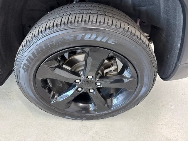 Used 2023 Jeep Grand Cherokee Altitude AWD/4WD image 8