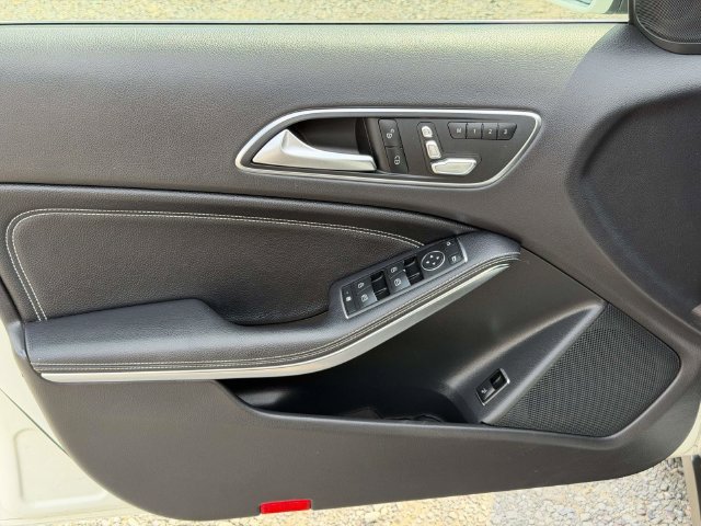 Used 2018 Mercedes-Benz GLA 250 4MATIC w/ Premium Package image 17
