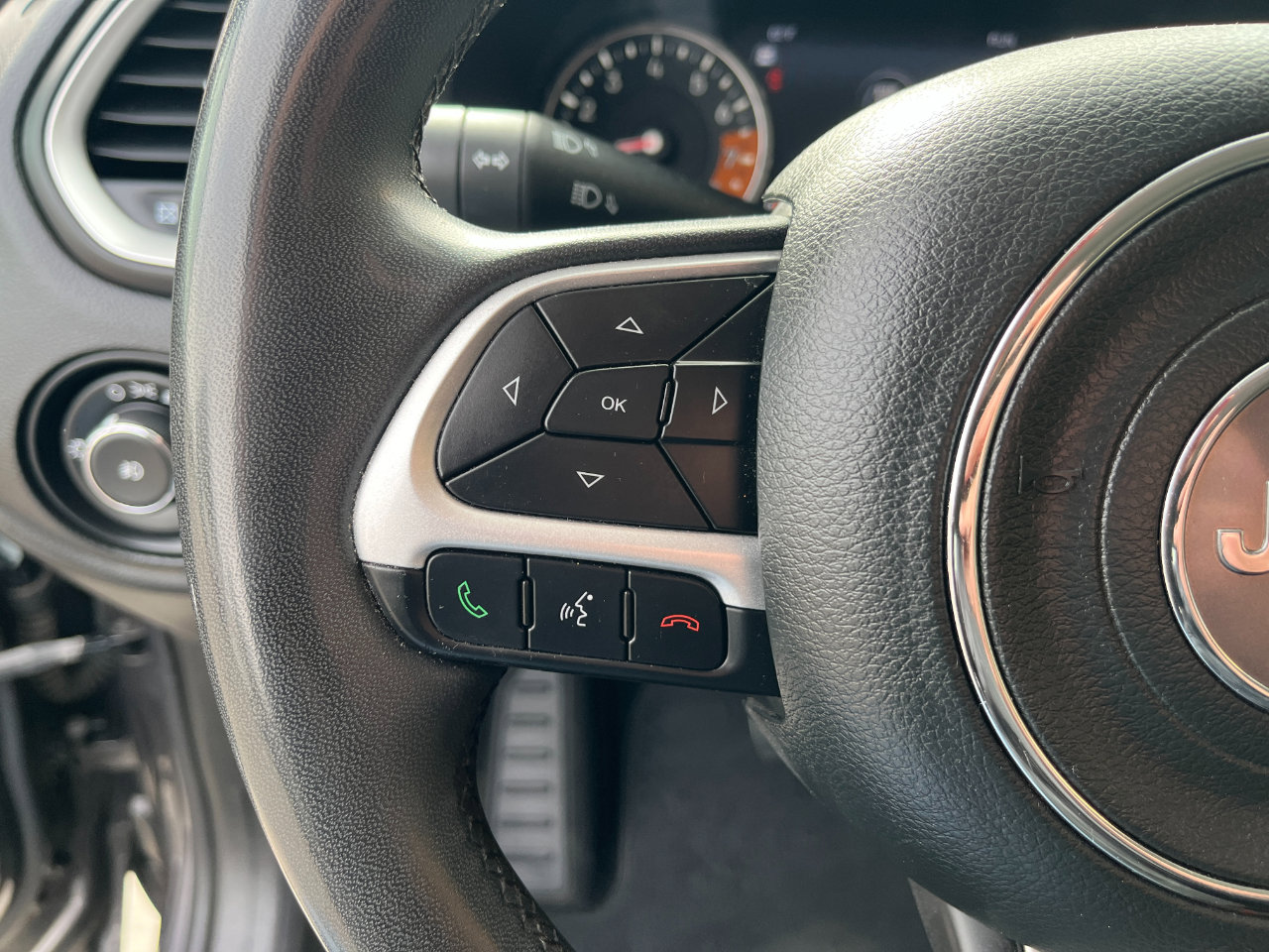 Used 2021 Jeep Renegade Latitude w/ Luxury Group I AWD/4WD image 14