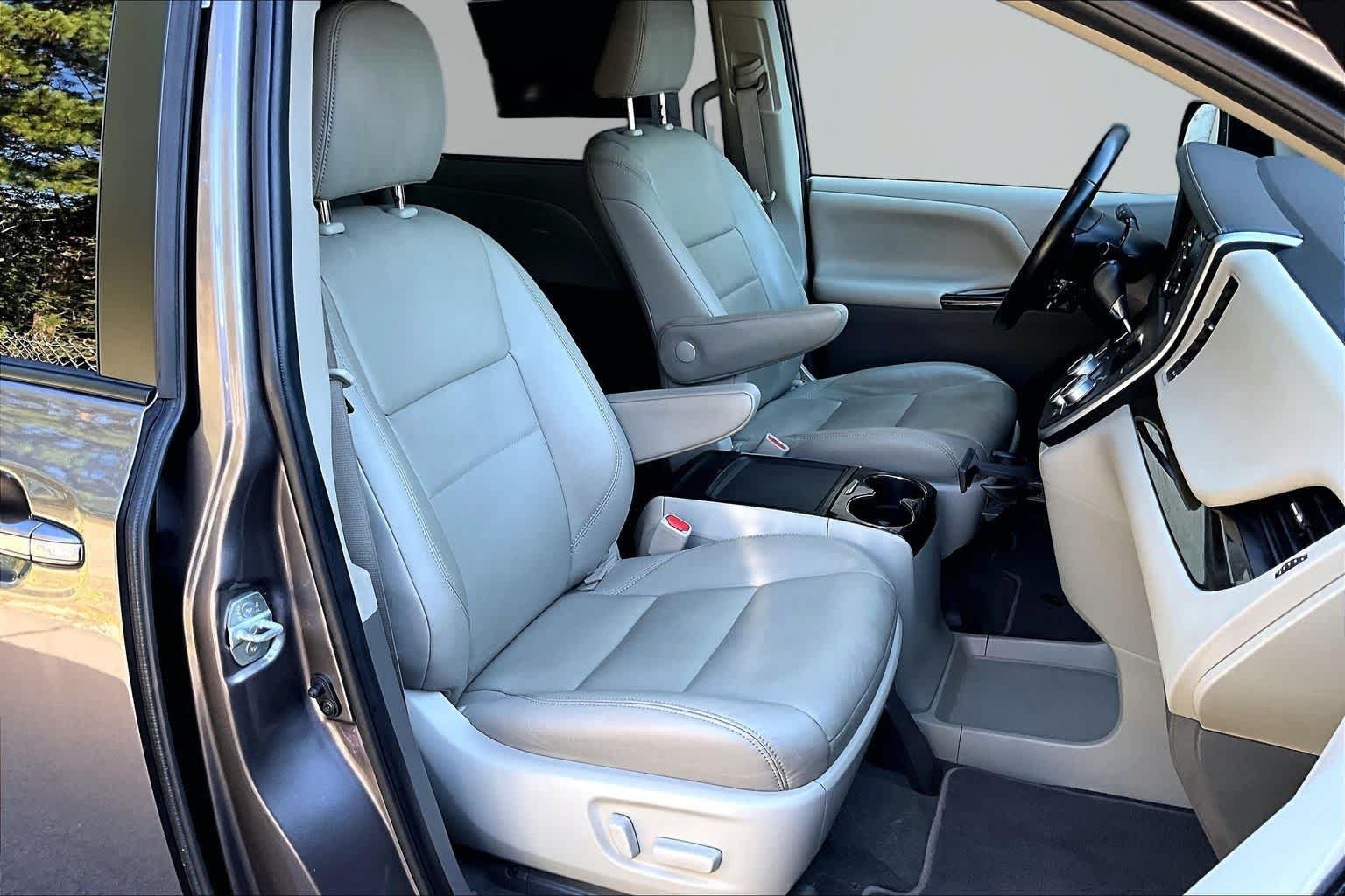 Used 2020 Toyota Sienna XLE FWD image 9