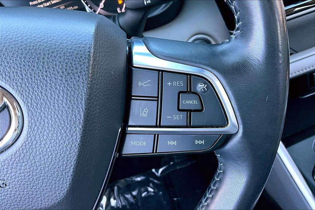 Used 2021 Toyota Highlander XLE image 12