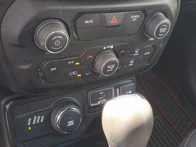 Used 2020 Jeep Renegade Latitude AWD/4WD image 15