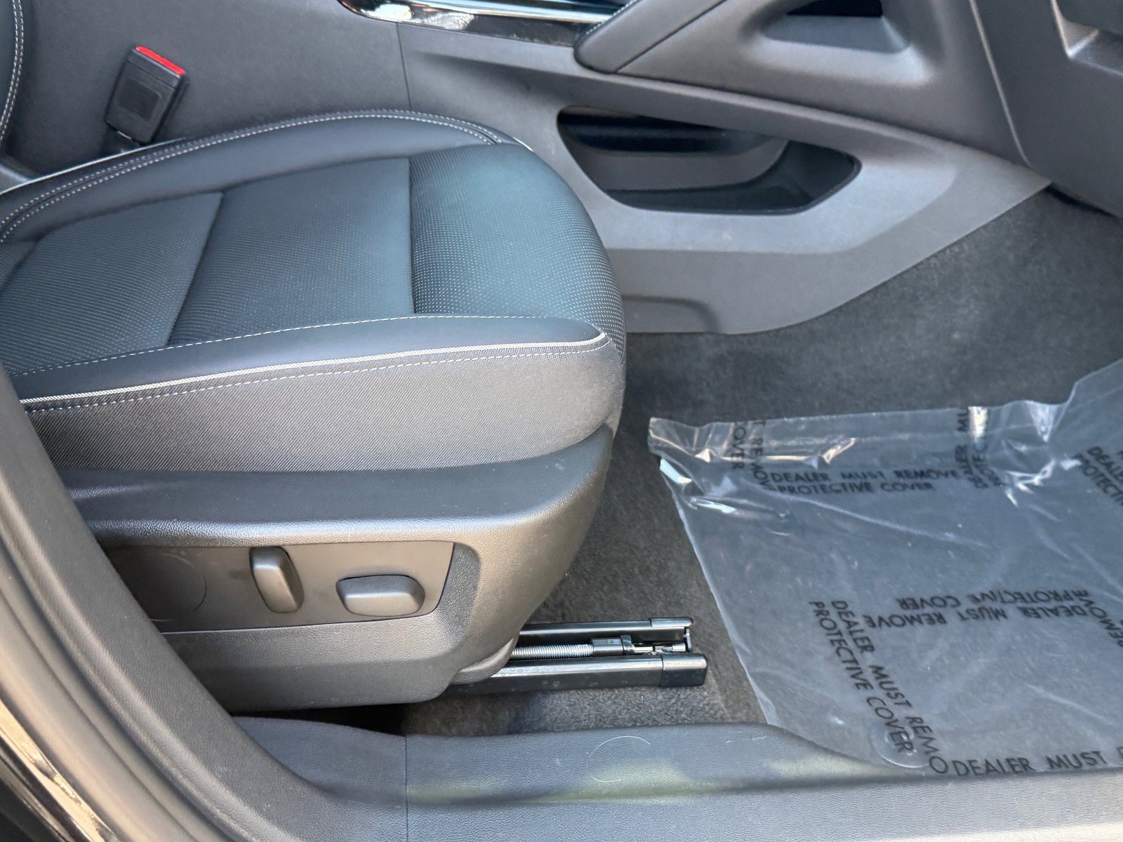 Used 2023 Buick Envision Essence image 12