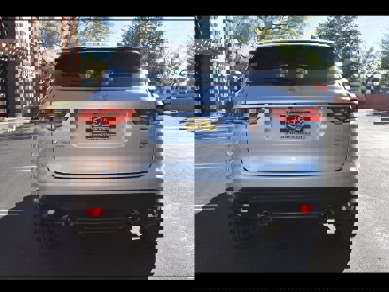 Used 2019 Jaguar F-PACE Premium image 9