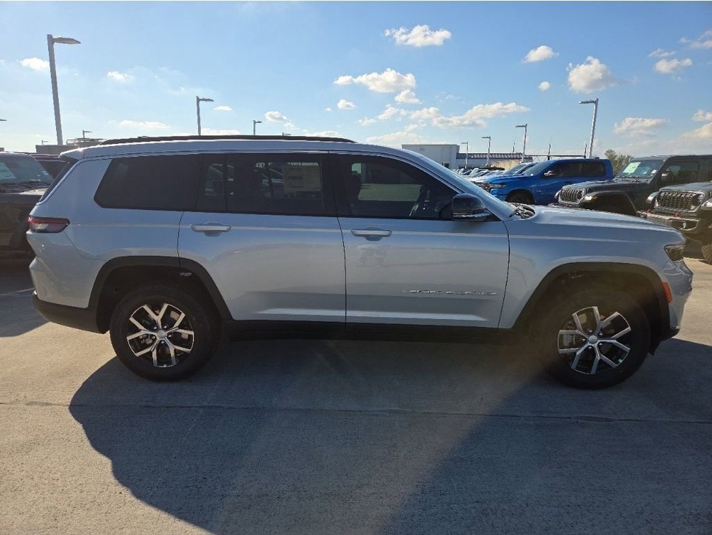 New 2025 Jeep Grand Cherokee Limited image 4