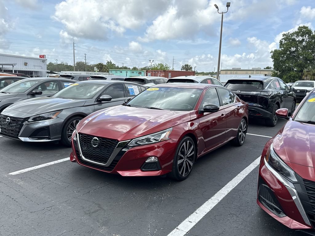 Used 2020 Nissan Altima 2.5 SR w/ Premium Package FWD image 2