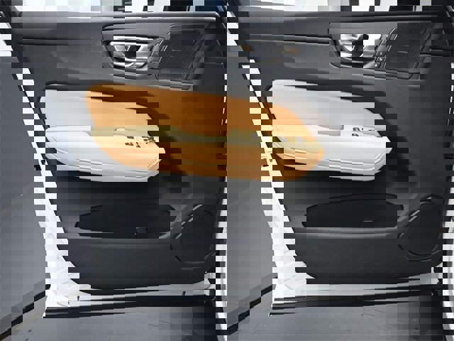 Certified 2025 Volvo XC60 T8 Ultra w/ Protection Package Premier image 20