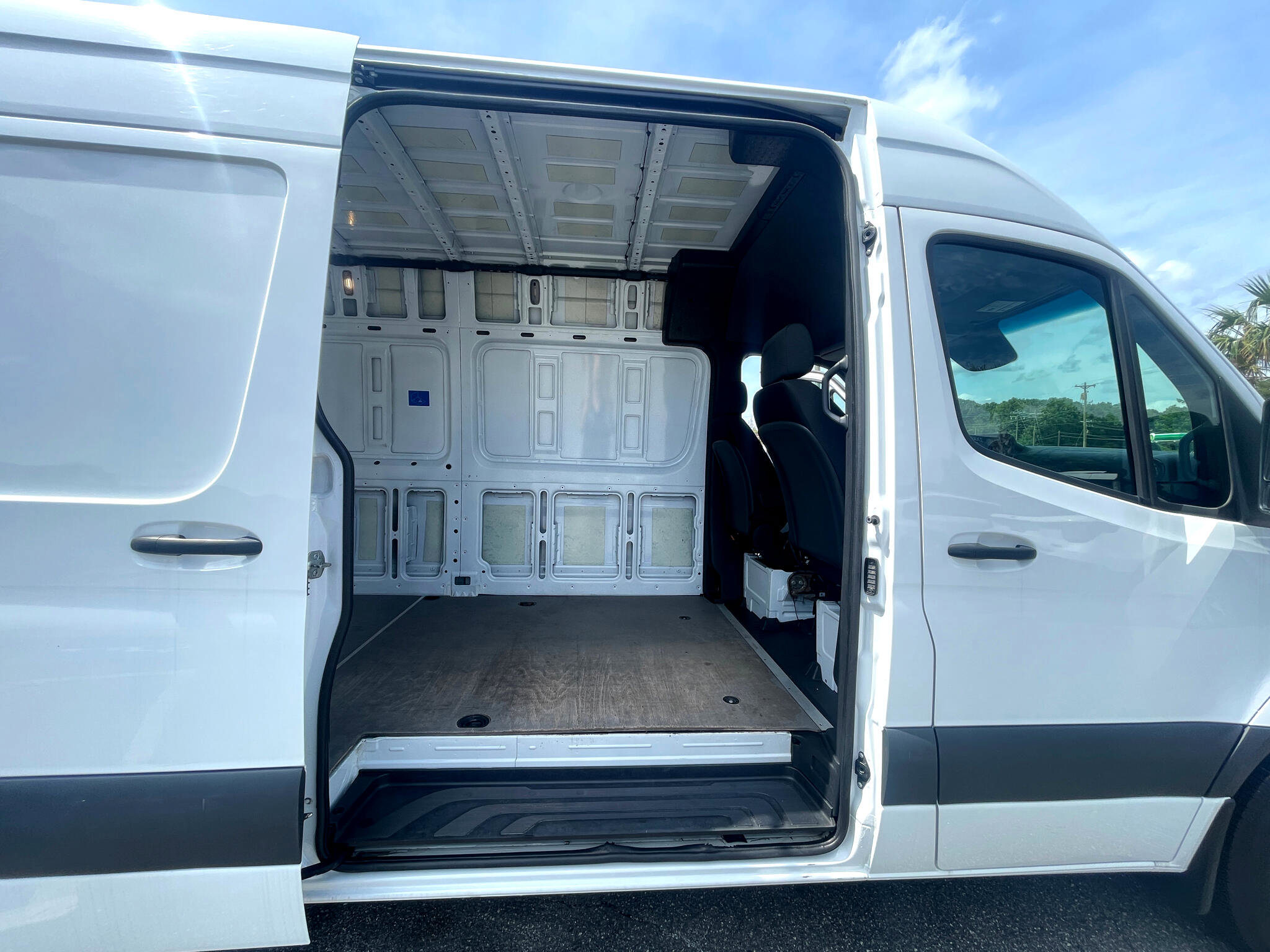 Used 2023 Mercedes-Benz Sprinter 2500 image 23