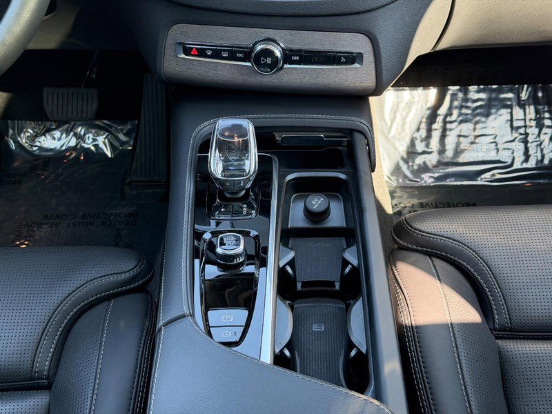 Certified 2023 Volvo XC90 B6 Ultimate w/ Protection Package Premier AWD/4WD image 15