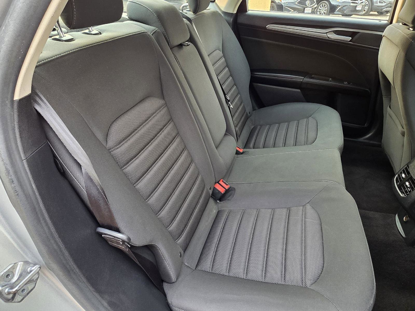 Used 2019 Ford Fusion SE image 22