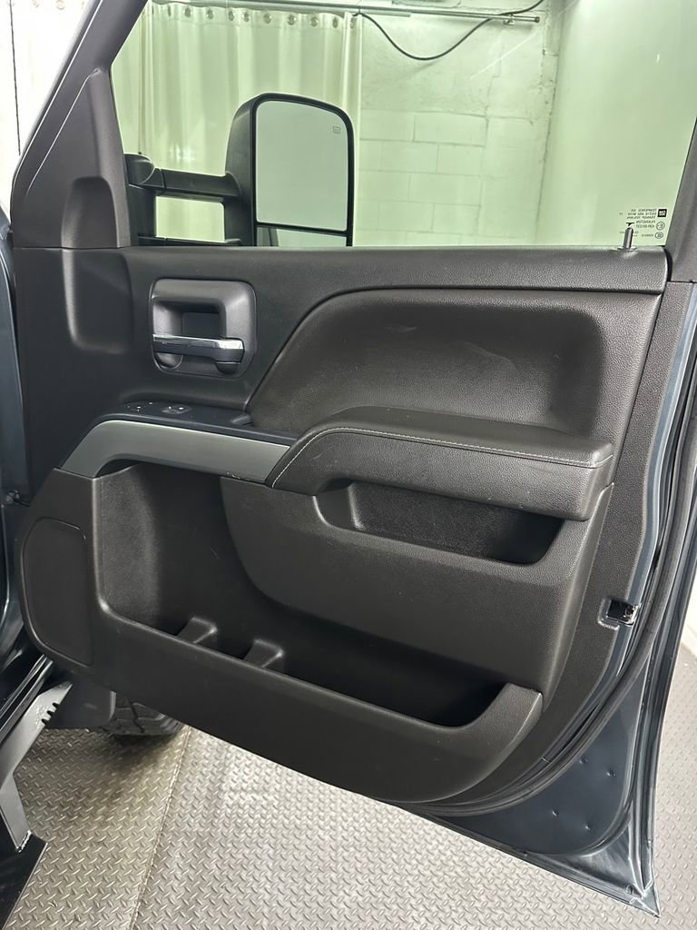 Used 2018 Chevrolet Silverado 1500 LT w/ All Star Edition image 34