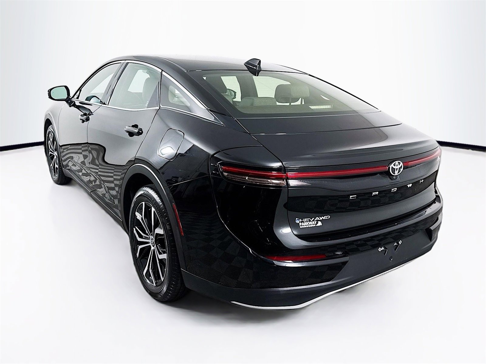 Used 2024 Toyota Crown XLE image 5