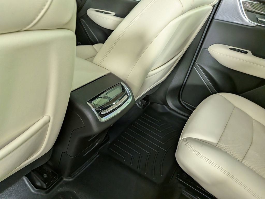 Used 2023 Cadillac XT6 Sport w/ Technology Package image 34