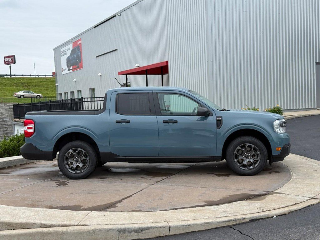 Used 2023 Ford Maverick XLT FWD image 2