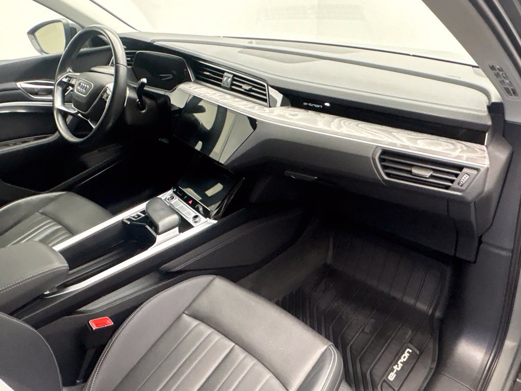 Used 2024 Audi Q8 e-tron Premium Plus AWD/4WD image 31