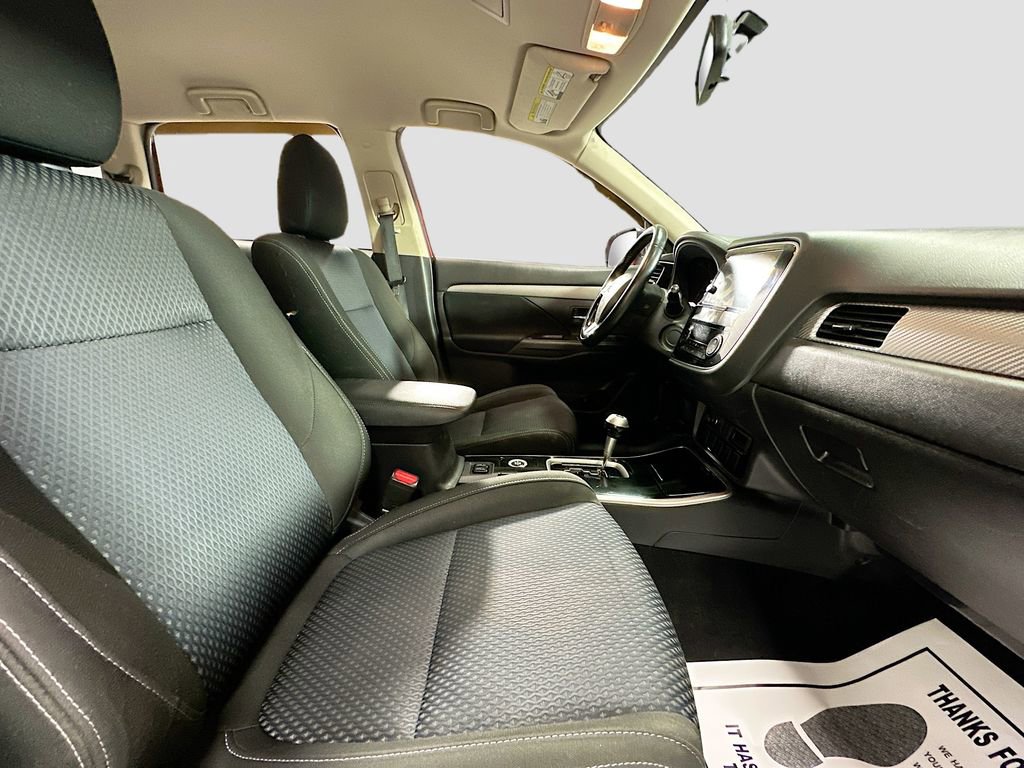 Used 2018 Mitsubishi Outlander SE image 28