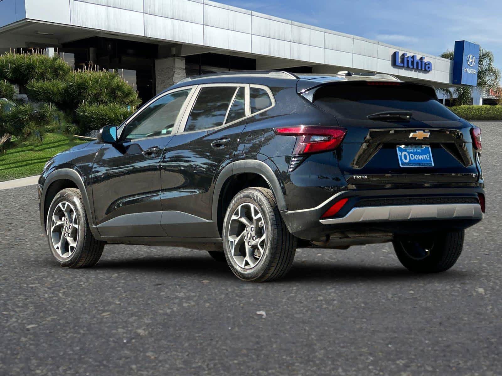 Used 2024 Chevrolet Trax LT FWD image 7