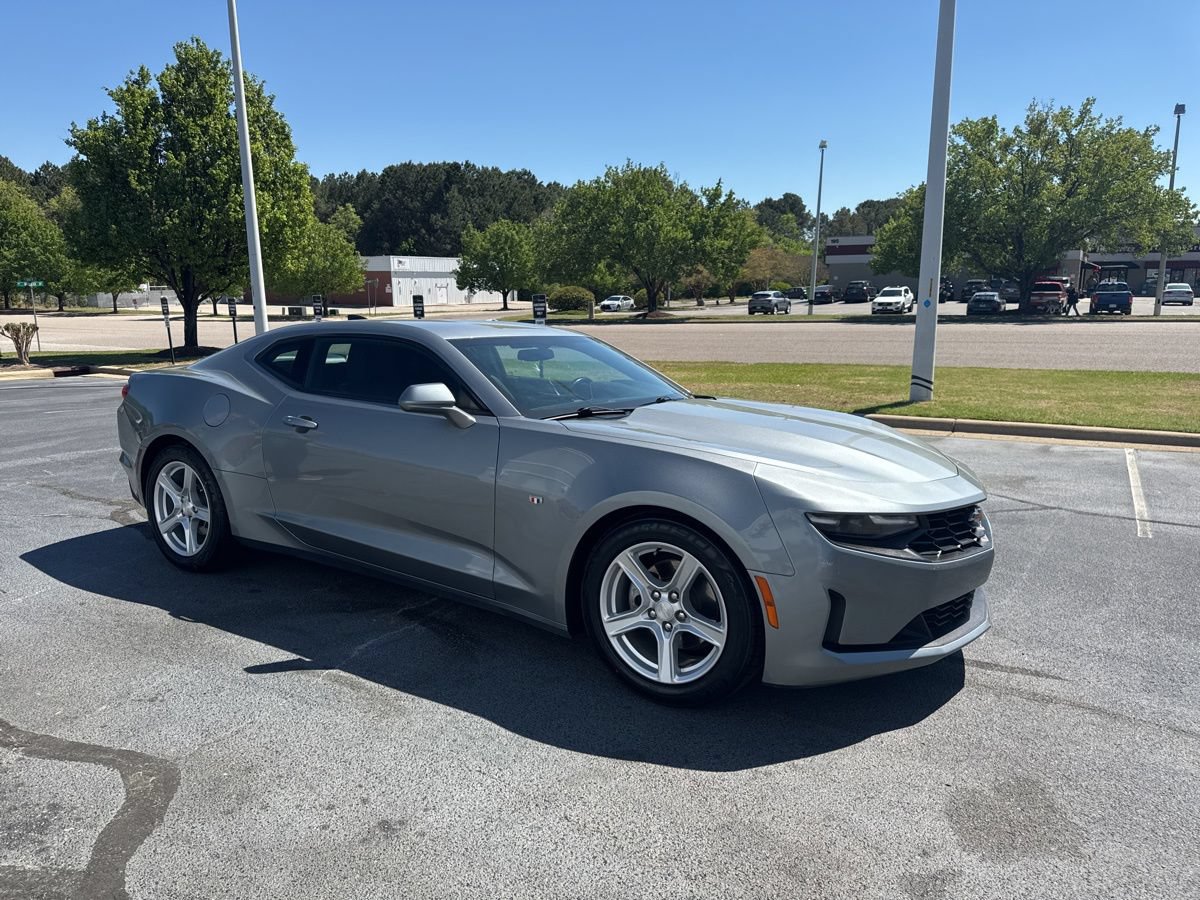 Used 2023 Chevrolet Camaro LT RWD image 9