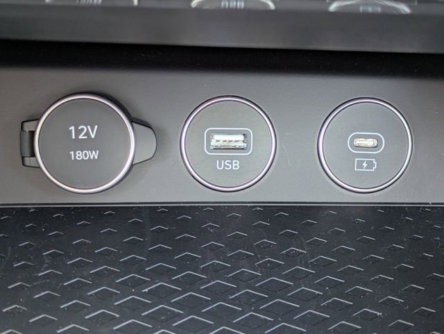 Used 2025 Genesis G70 2.5T image 21