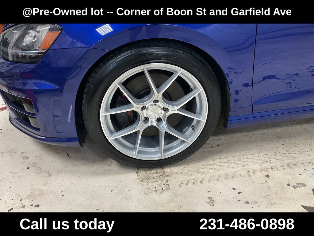 Used 2016 Volkswagen Golf R 4-Door AWD/4WD image 10