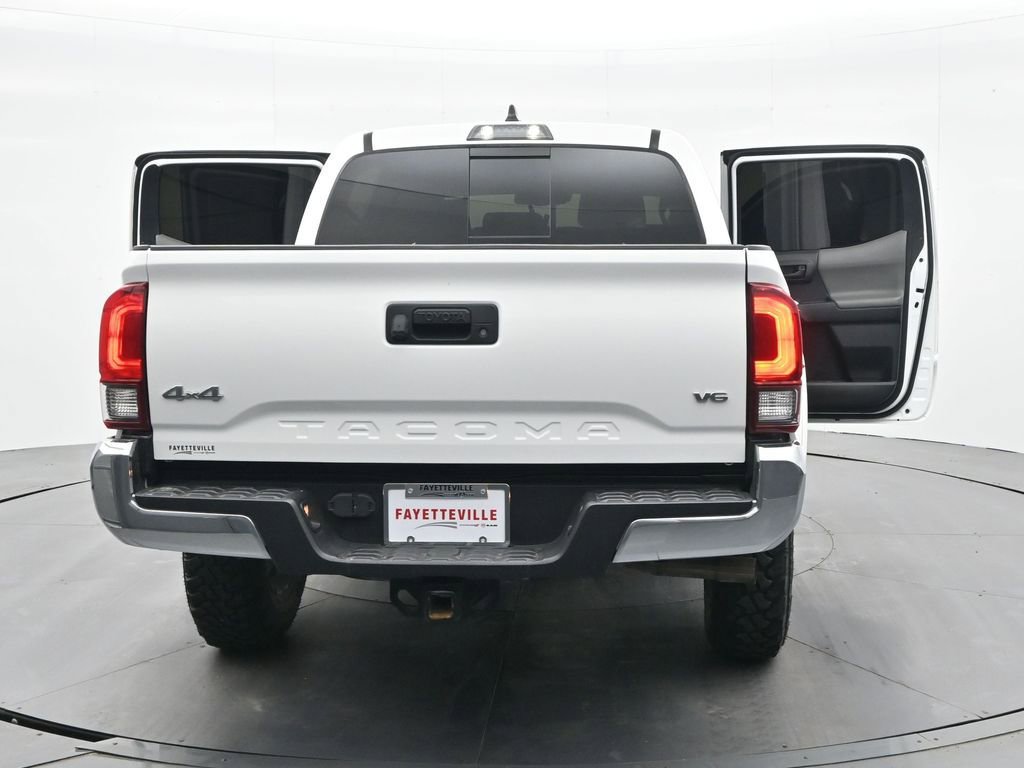 Used 2022 Toyota Tacoma SR5 AWD/4WD image 40