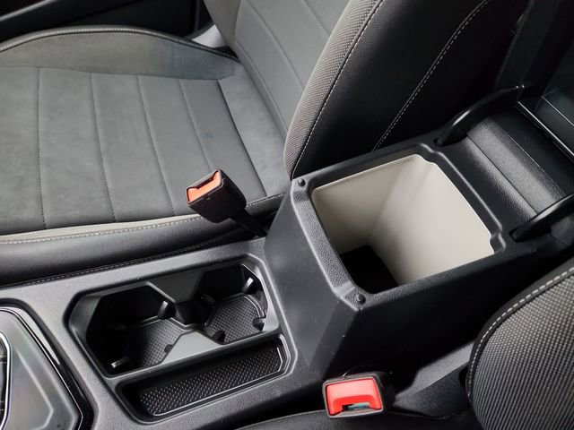 Used 2024 Volkswagen Taos SE image 42