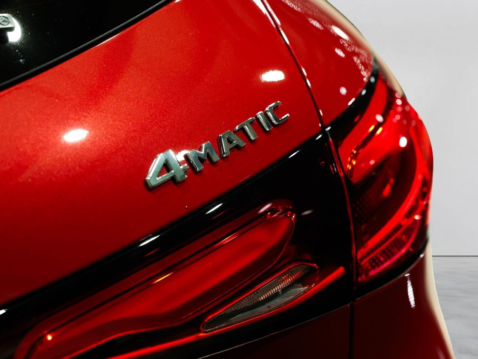 Used 2025 Mercedes-Benz GLC 300 4MATIC image 40