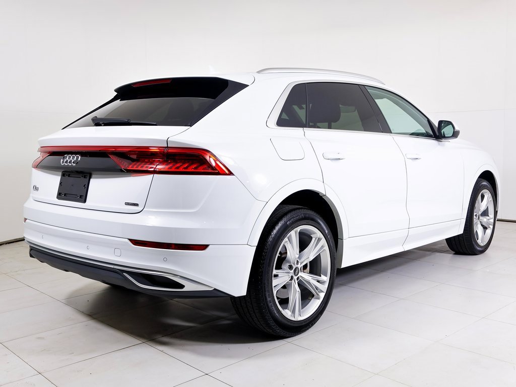 Used 2023 Audi Q8 Premium image 28
