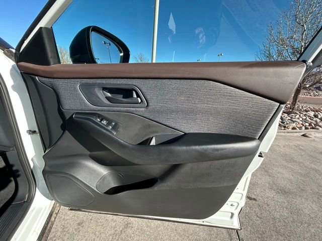 Used 2023 Nissan Rogue S image 28