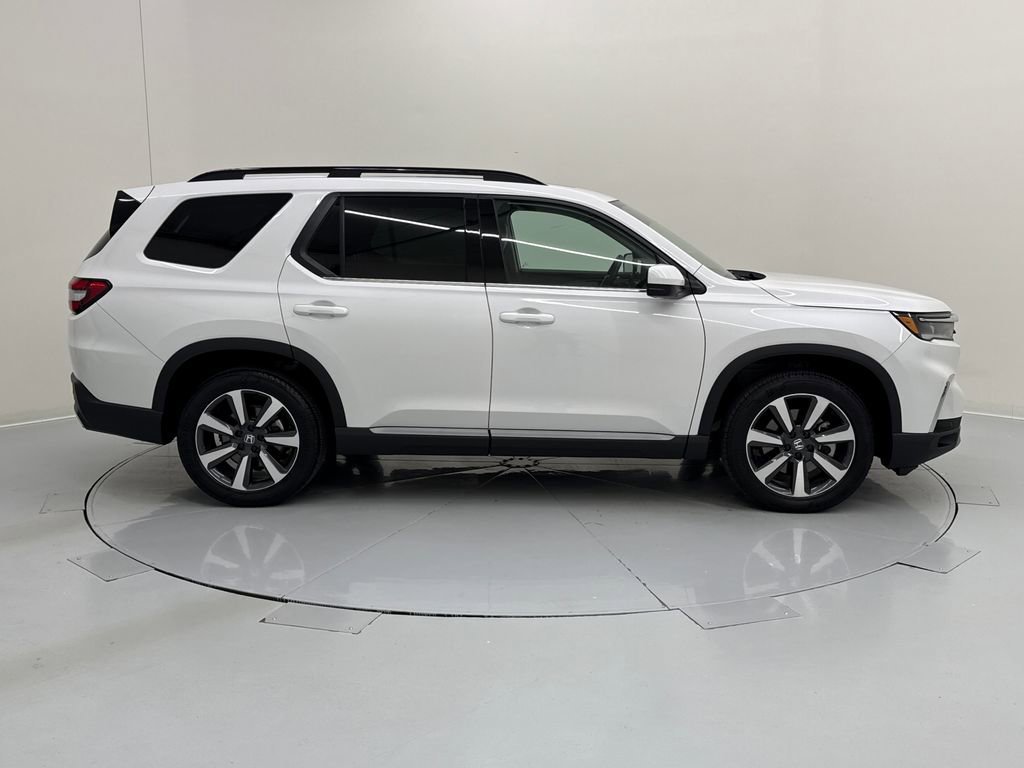 Used 2025 Honda Pilot Touring image 7