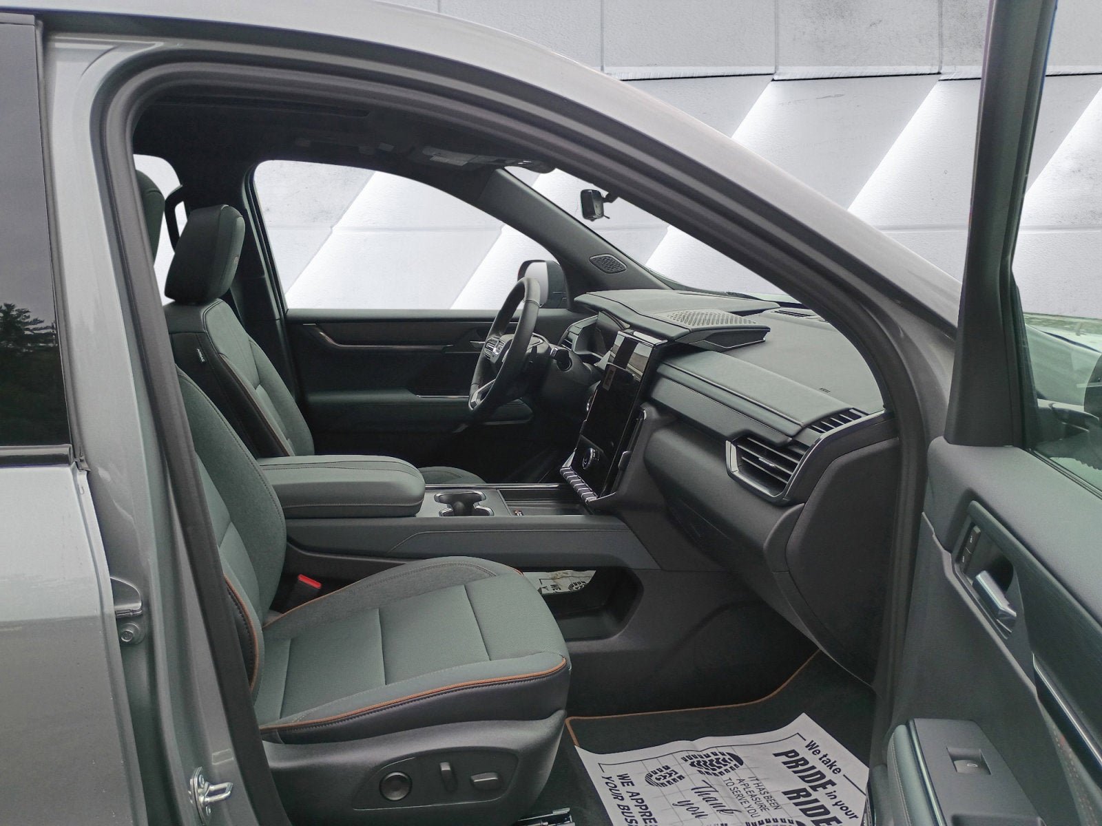 Used 2026 GMC Acadia AT4 AWD/4WD image 16