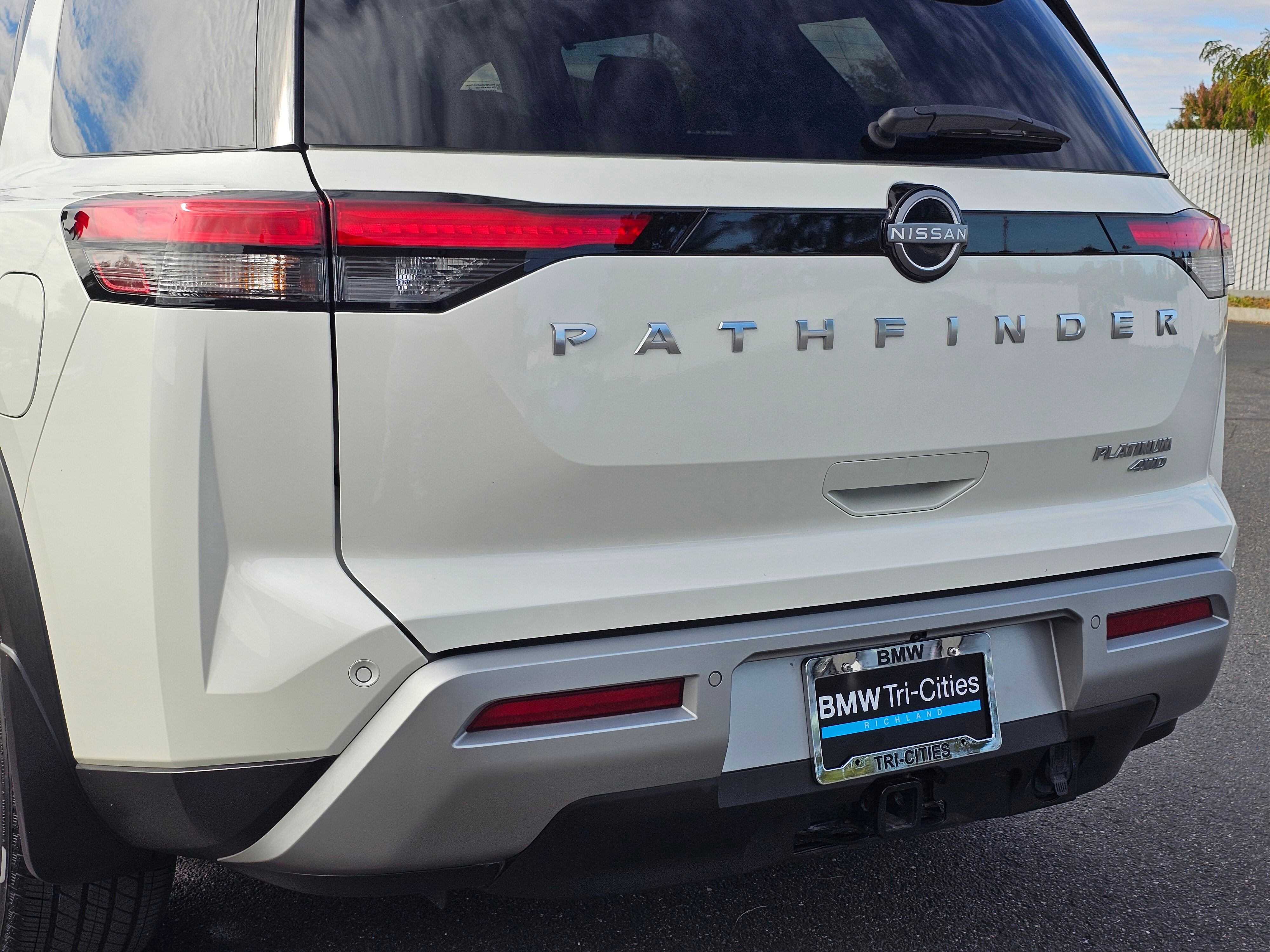 Used 2024 Nissan Pathfinder Platinum w/ Cargo Package image 7
