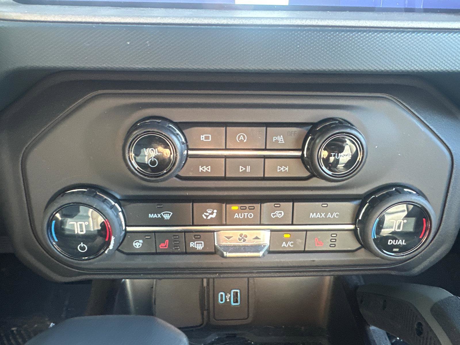 Certified 2024 Ford Bronco Outer Banks AWD/4WD image 17