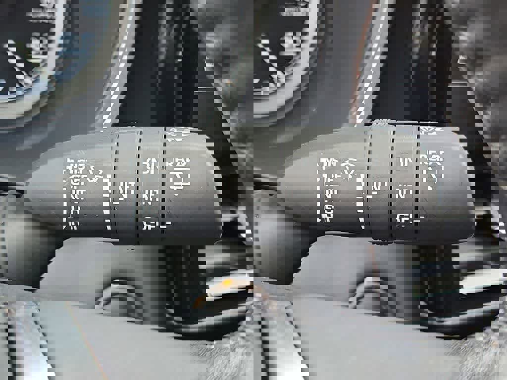 Used 2021 Toyota Highlander XSE image 28