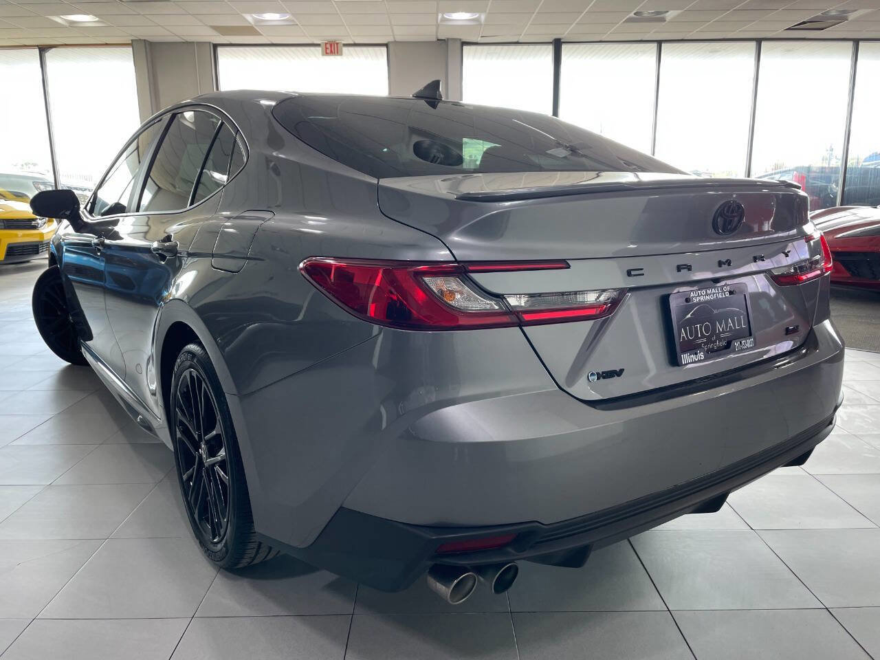 Used 2025 Toyota Camry SE image 5