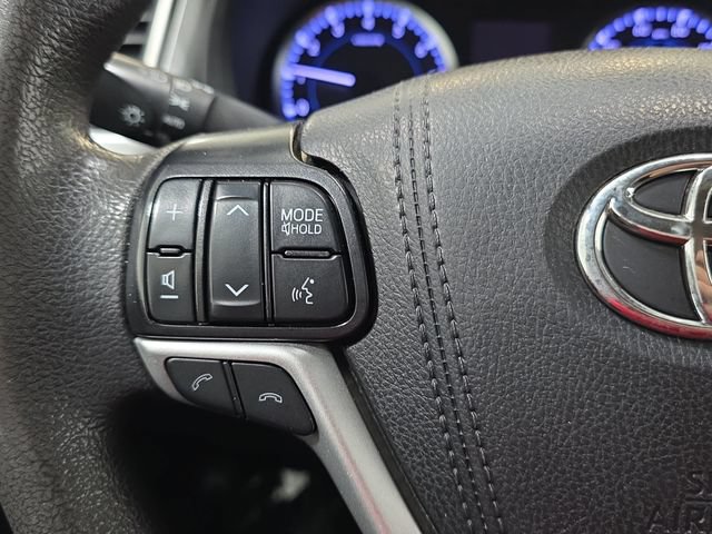 Used 2019 Toyota Highlander LE AWD/4WD image 16