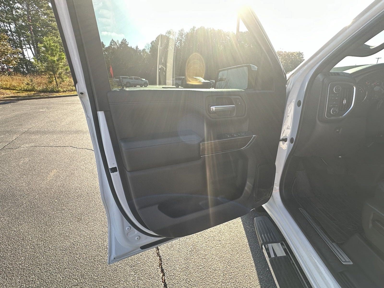 Used 2021 Chevrolet Silverado 1500 LT w/ Convenience Package II AWD/4WD image 10