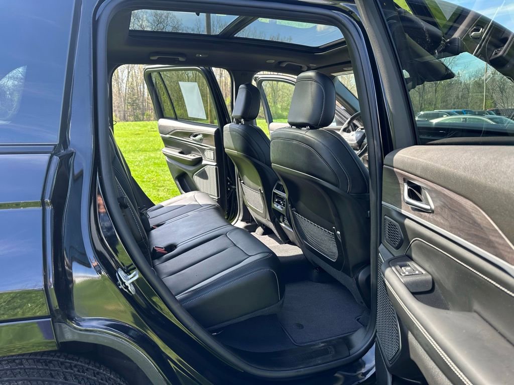 Used 2026 Jeep Grand Cherokee Limited Reserve AWD/4WD image 12