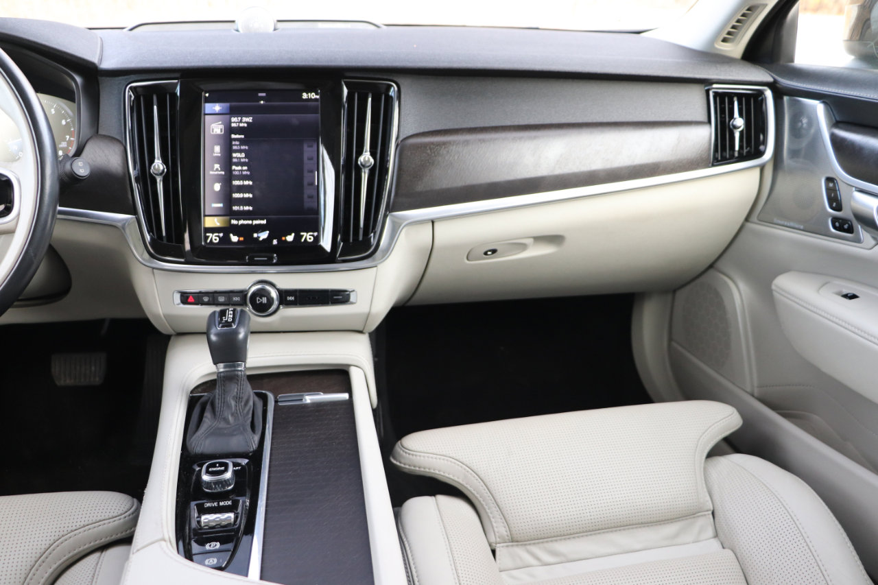 Used 2017 Volvo V90 T6 Cross Country image 39