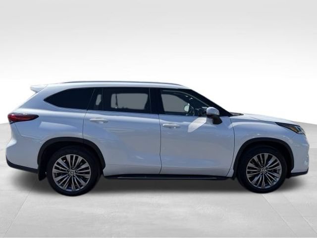 Used 2023 Toyota Highlander Platinum AWD/4WD image 8