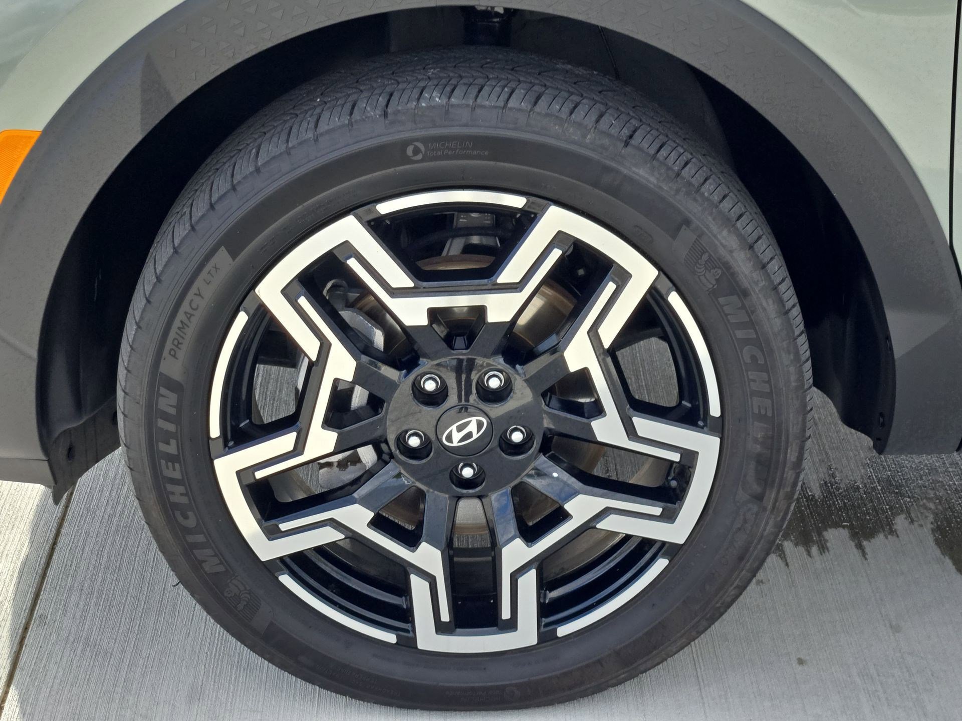 Used 2025 Hyundai Santa Cruz Limited AWD/4WD image 12