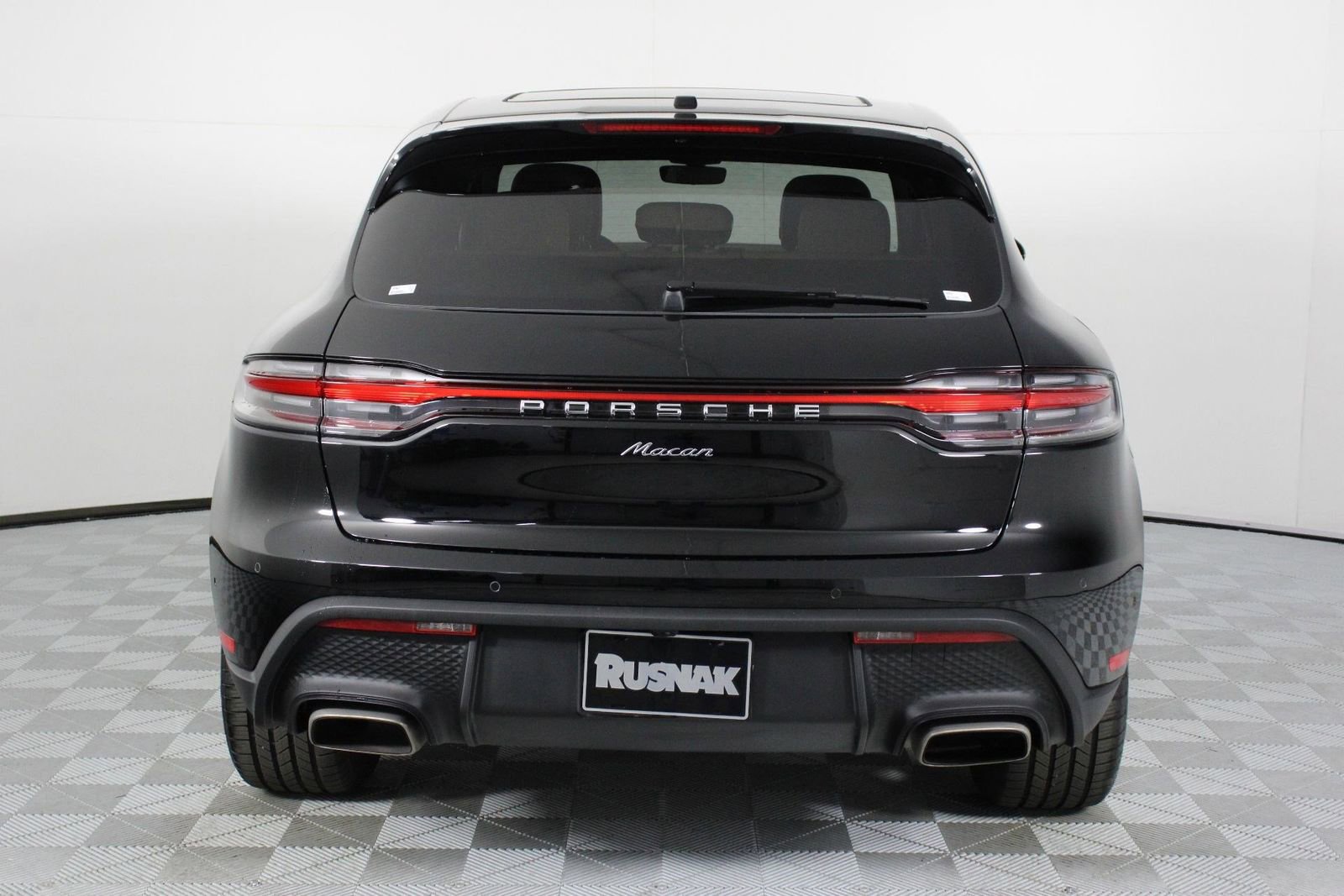 Certified 2025 Porsche Macan image 6