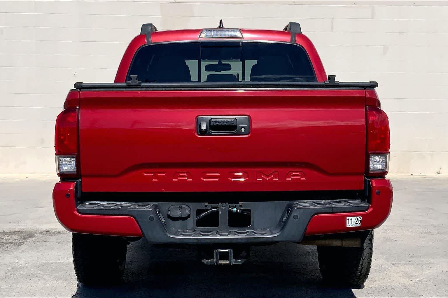 Used 2017 Toyota Tacoma TRD Sport RWD image 5