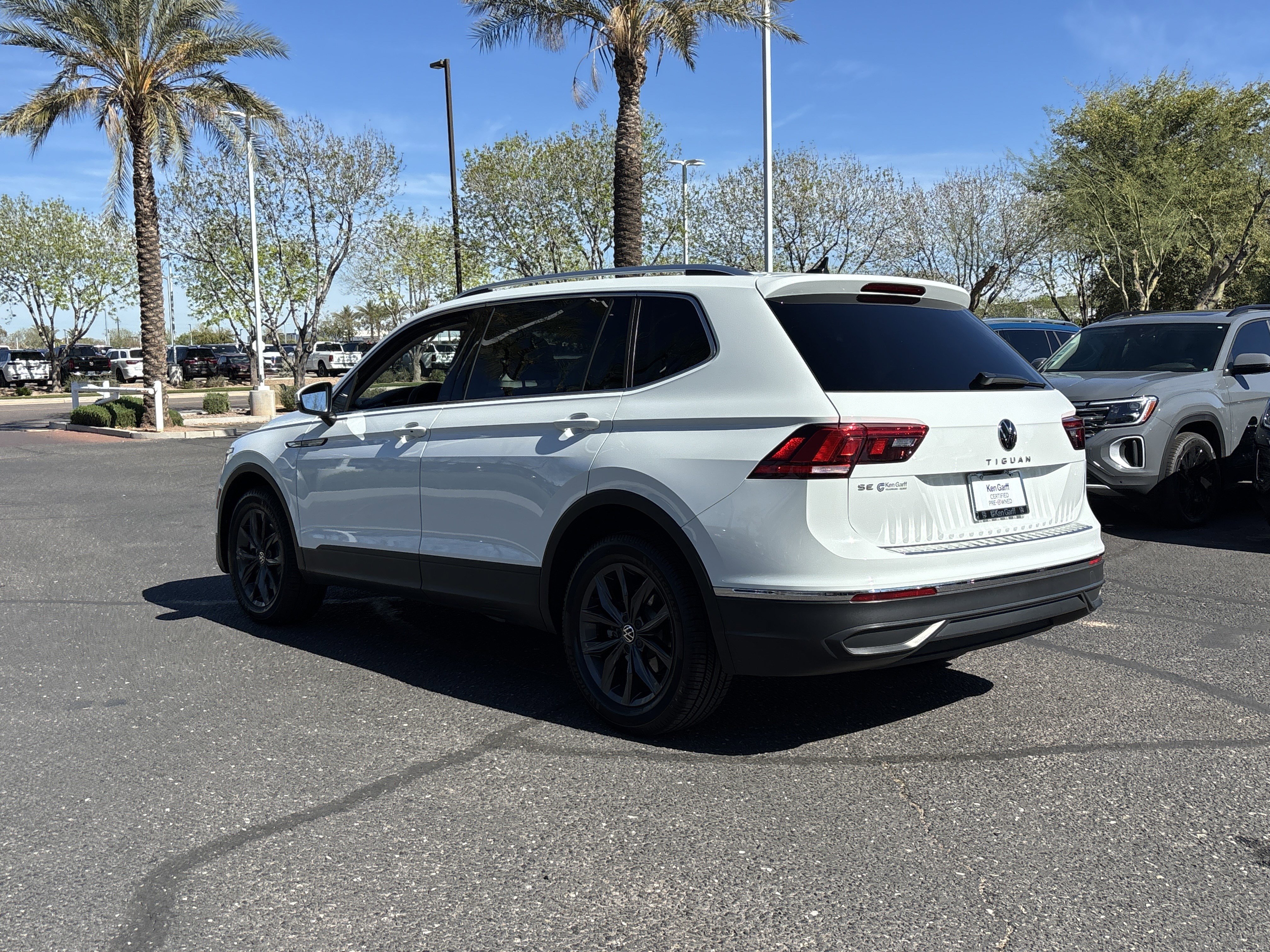 Used 2022 Volkswagen Tiguan SE image 3