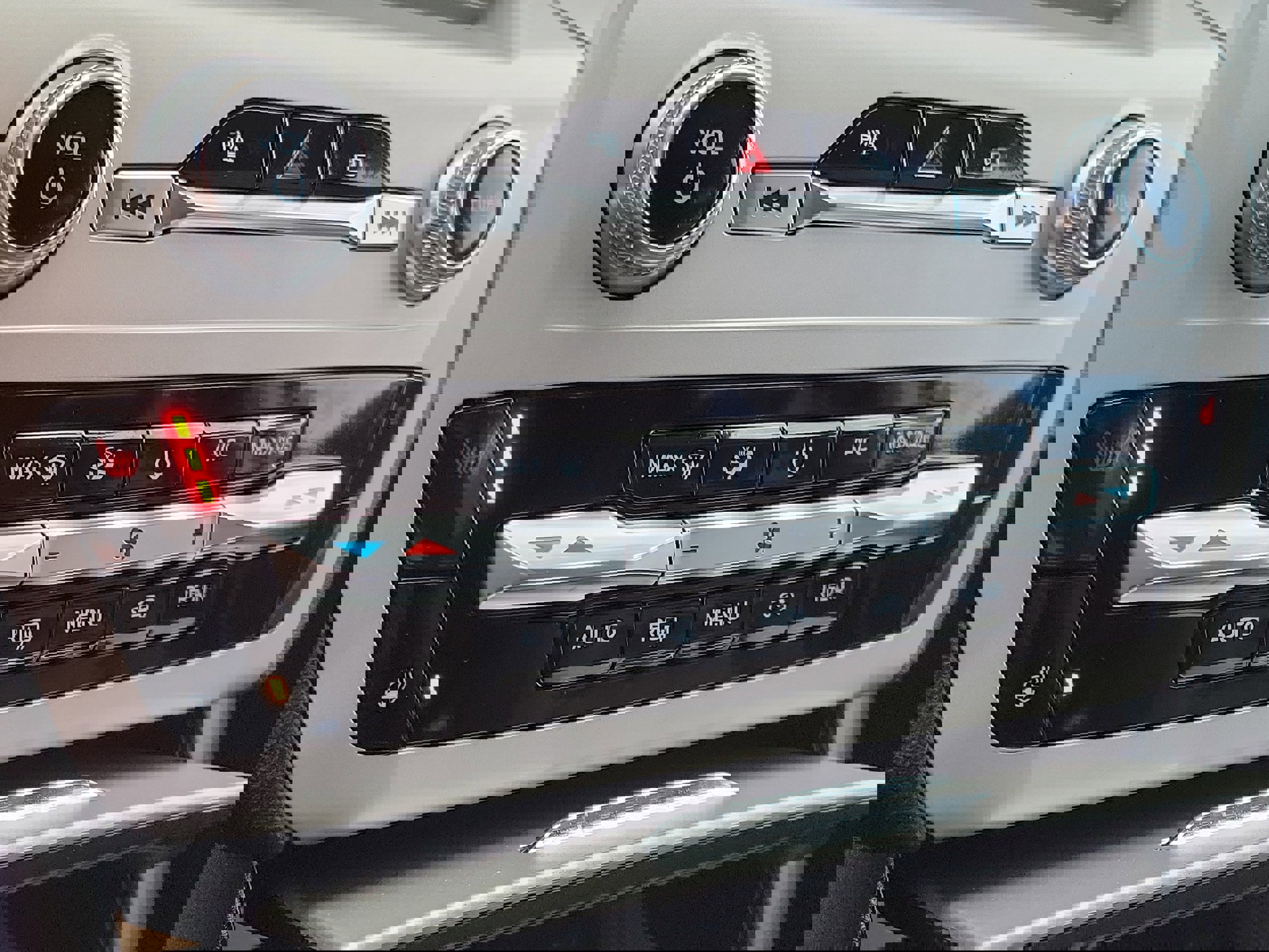 Used 2023 Ford Explorer XLT w/ Equipment Group 202A image 30