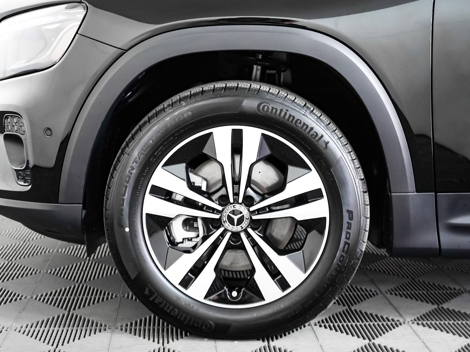 New 2025 Mercedes-Benz GLB 250 4MATIC image 6