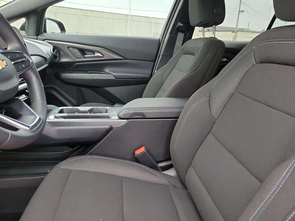 Used 2026 Chevrolet Equinox EV LT FWD image 17