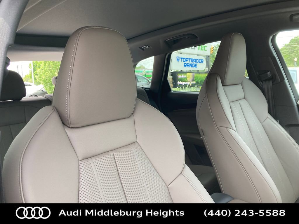 Used 2025 Audi Q5 Premium w/ Convenience Package image 20